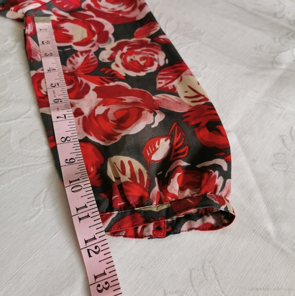 NYDJ Red Floral Blouse Side Medium - Picture 8 of 8